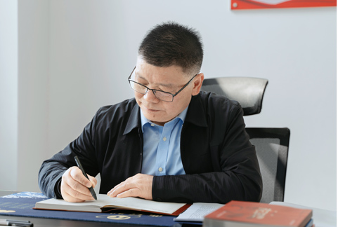 董事长照片.jpg